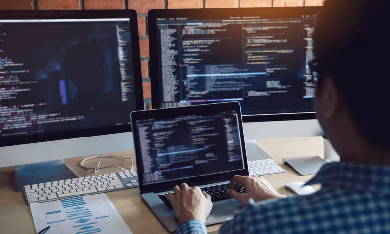 数据科学选型:R与Python如何赋能涧西区网站建设?